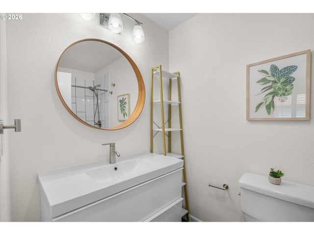 47 Oswego Summit 47, Lake Oswego, OR 97035