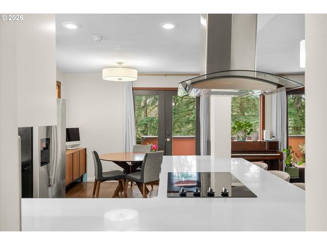 47 Oswego Summit 47, Lake Oswego, OR 97035