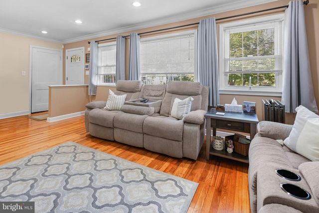 54 WAYSIDE LN, Lawrence Township, NJ 08648