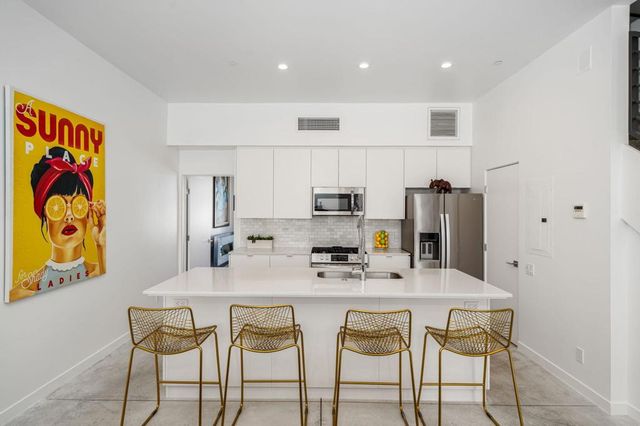 2150 N Zanjero Road 206, Palm Springs, CA 92262
