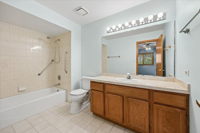 16101 Lake Villa Avenue, Tinley Park, IL 60477