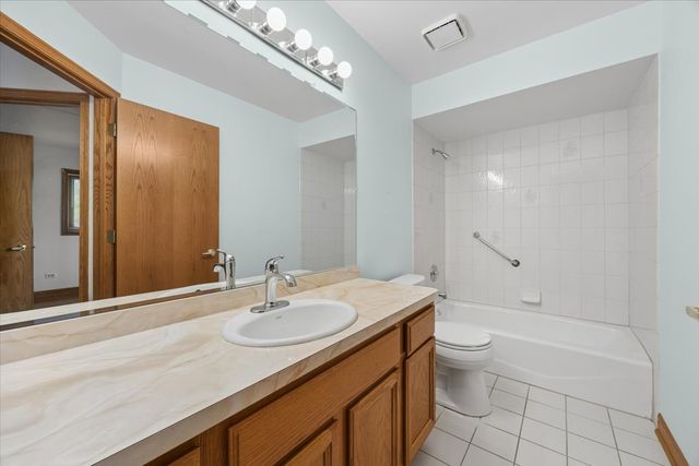 16101 Lake Villa Avenue, Tinley Park, IL 60477