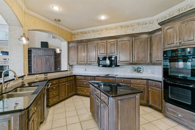 865 Thomas Crossing Drive, Fort Worth, TX 76028