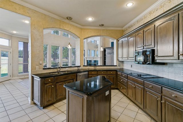 865 Thomas Crossing Drive, Fort Worth, TX 76028