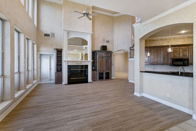 865 Thomas Crossing Drive, Fort Worth, TX 76028
