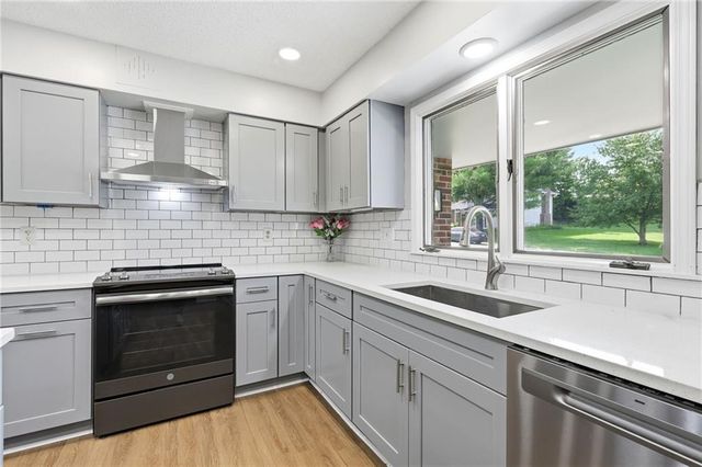 7400 E 126th Street, Grandview, MO 64030