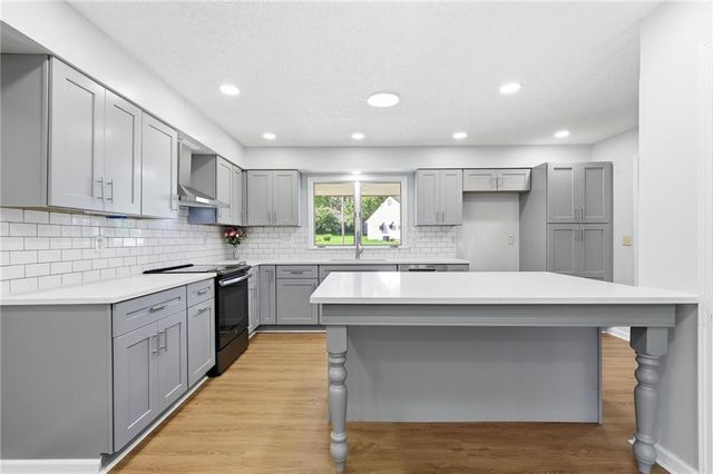 7400 E 126th Street, Grandview, MO 64030