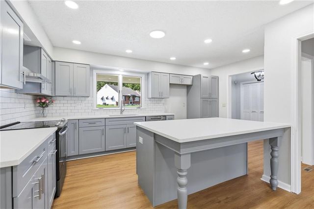 7400 E 126th Street, Grandview, MO 64030