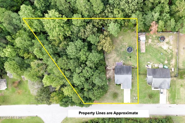 279 Smokey Mountain Drive, Raeford, NC 28376