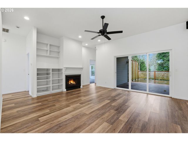 1050 PEACOCK St, Hammond, OR 97121