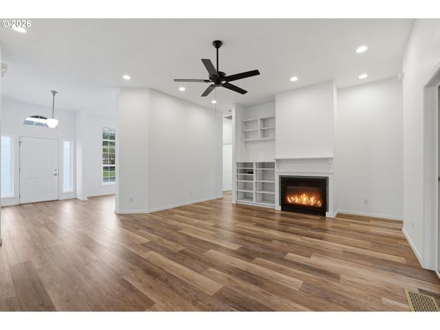 1050 PEACOCK St, Hammond, OR 97121