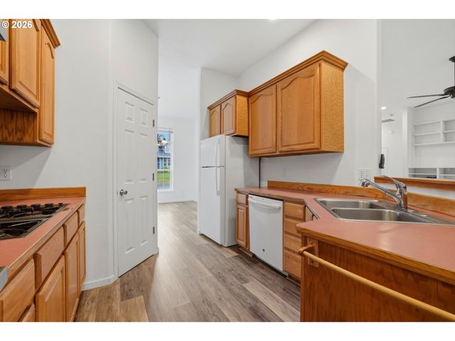 1050 PEACOCK St, Hammond, OR 97121