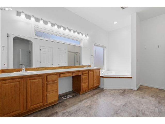 1050 PEACOCK St, Hammond, OR 97121