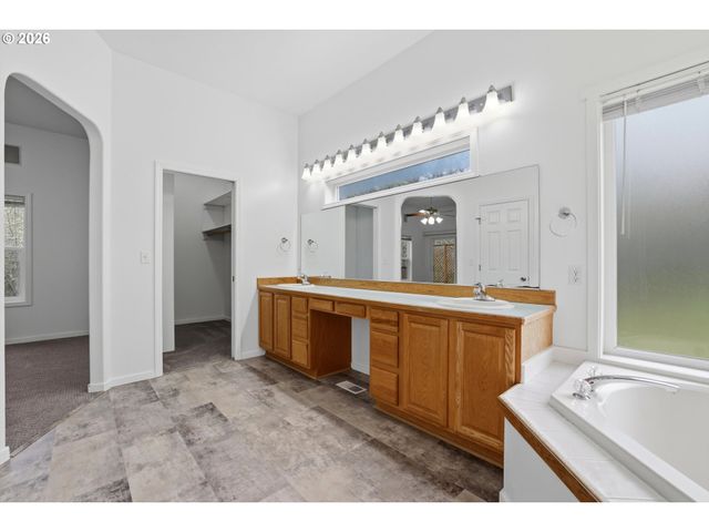 1050 PEACOCK St, Hammond, OR 97121