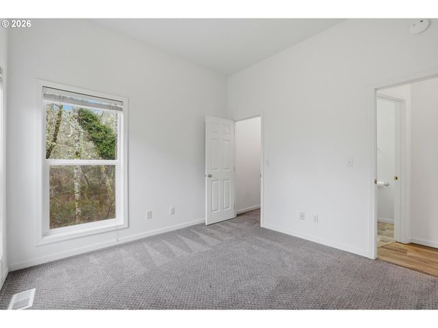 1050 PEACOCK St, Hammond, OR 97121