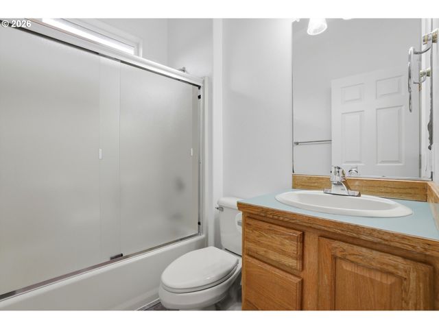 1050 PEACOCK St, Hammond, OR 97121