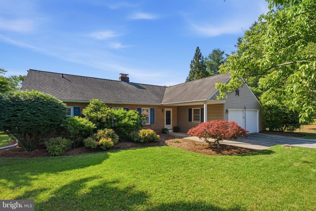 305 SAINT ANDREWS DR, Media, PA 19063