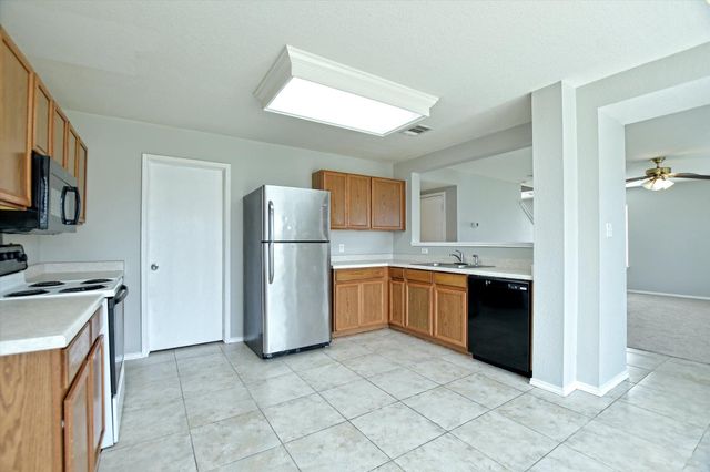 102 Blanco Woods BLVD, Elgin, TX 78621