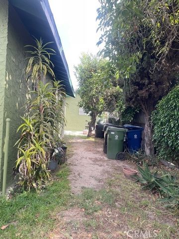 1113 E 83rd Street, Los Angeles, CA 90001