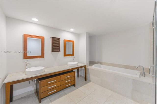 495 Brickell Ave 5205, Miami, FL 33131