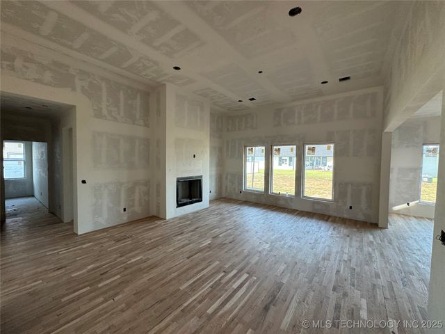 5901 E 126th Place S, Bixby, OK 74008