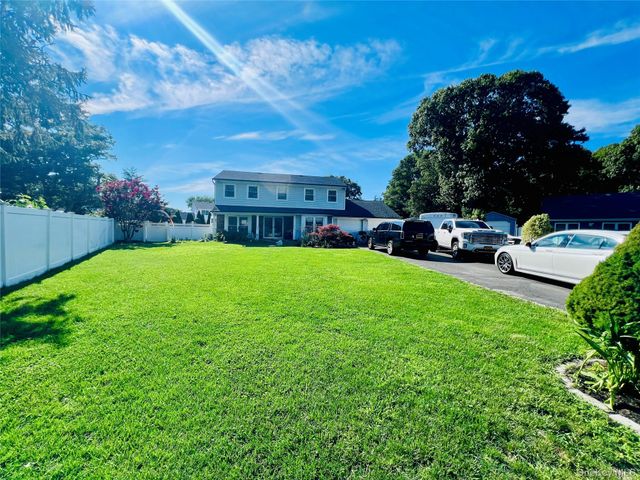 7 Carston Street W, Selden, NY 11784