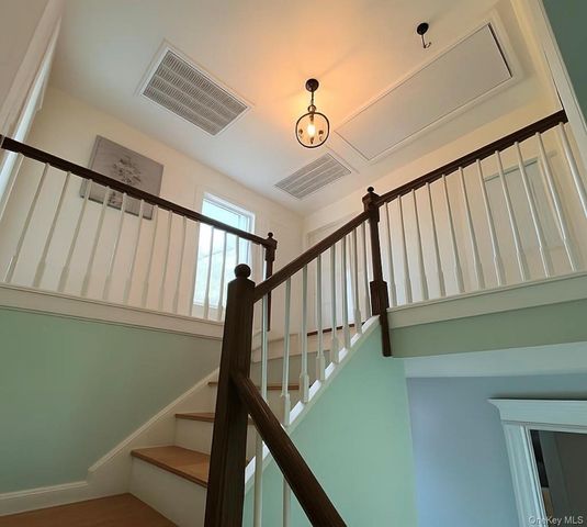 7 Carston Street W, Selden, NY 11784