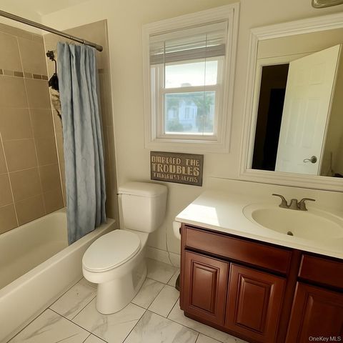 7 Carston Street W, Selden, NY 11784