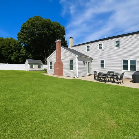 7 Carston Street W, Selden, NY 11784