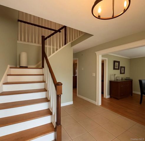 7 Carston Street W, Selden, NY 11784