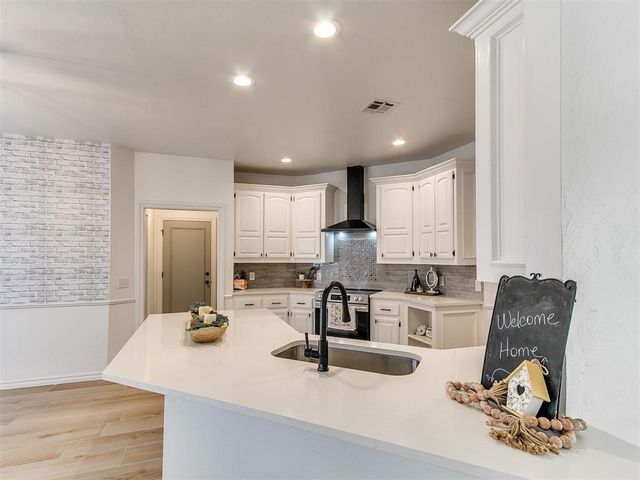 16523 Cobblestone Circle, Choctaw, OK 73020