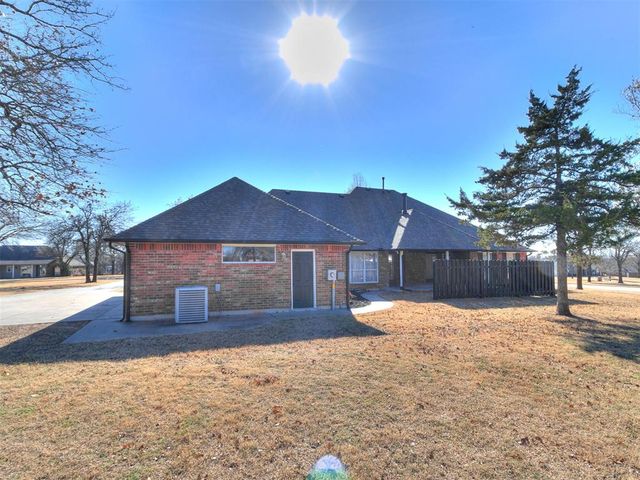 16523 Cobblestone Circle, Choctaw, OK 73020