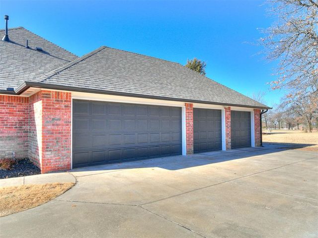 16523 Cobblestone Circle, Choctaw, OK 73020