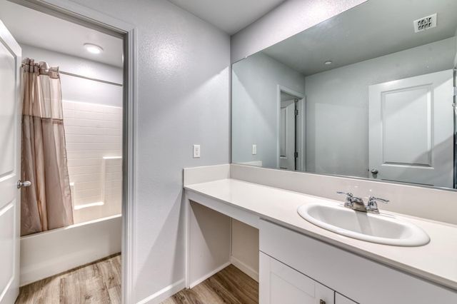 1391 Shoreside Drive, Madera, CA 93637