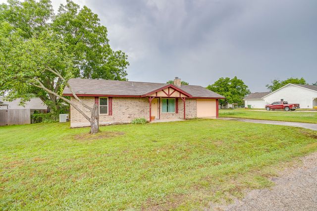 709 N Avenue B, Springtown, TX 76082
