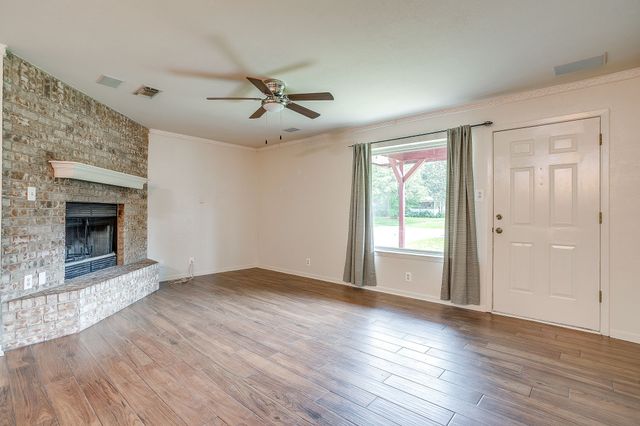 709 N Avenue B, Springtown, TX 76082