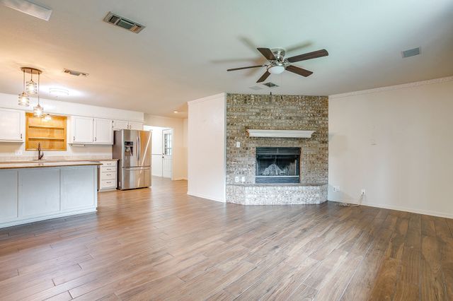 709 N Avenue B, Springtown, TX 76082