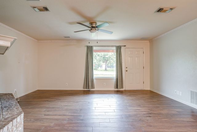 709 N Avenue B, Springtown, TX 76082