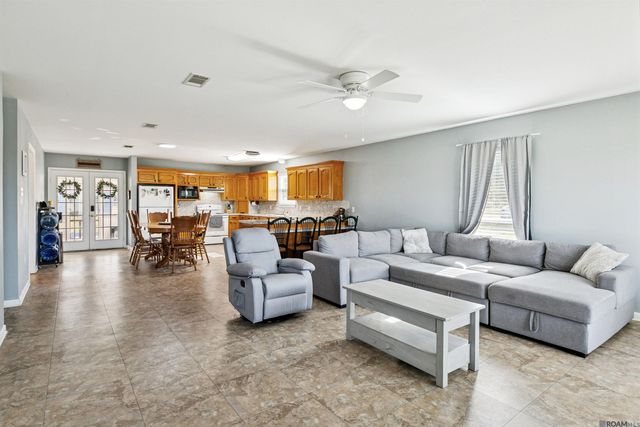 10437 Rogers B Rd, St Amant, LA 70774