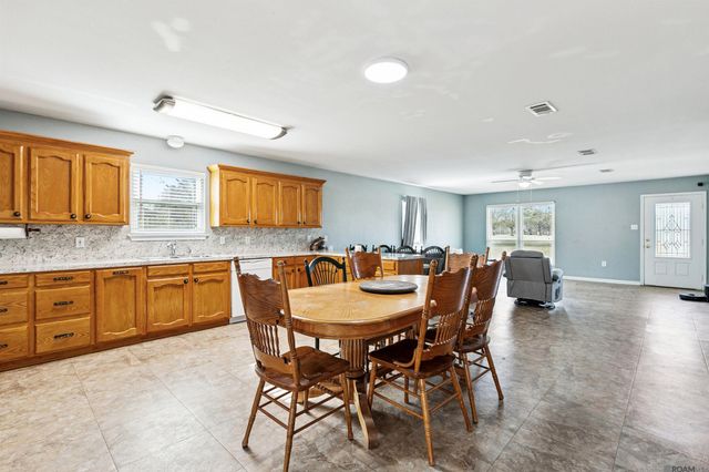 10437 Rogers B Rd, St Amant, LA 70774