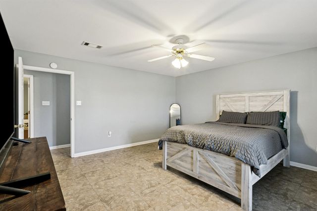 10437 Rogers B Rd, St Amant, LA 70774