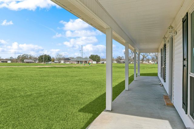 10437 Rogers B Rd, St Amant, LA 70774