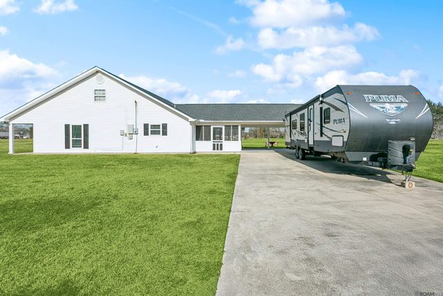 10437 Rogers B Rd, St Amant, LA 70774