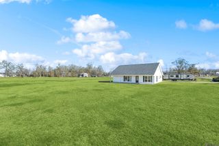 10437 Rogers B Rd, St Amant, LA 70774