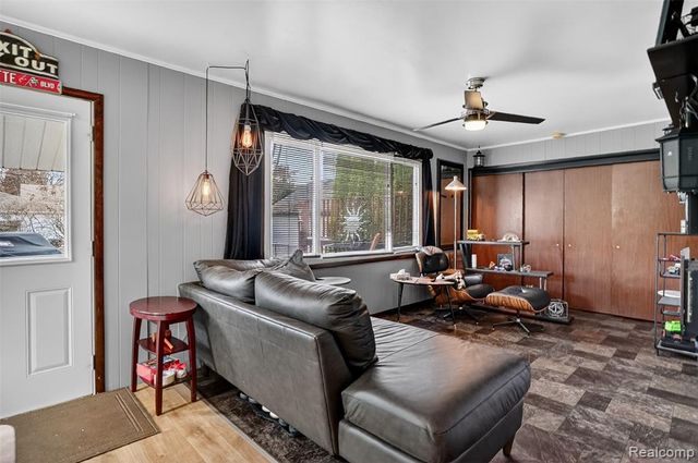 9923 Inkster Road, Livonia, MI 48150