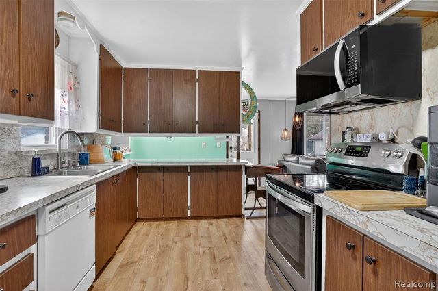 9923 Inkster Road, Livonia, MI 48150