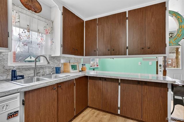 9923 Inkster Road, Livonia, MI 48150