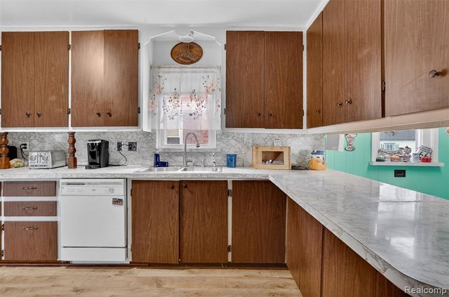 9923 Inkster Road, Livonia, MI 48150