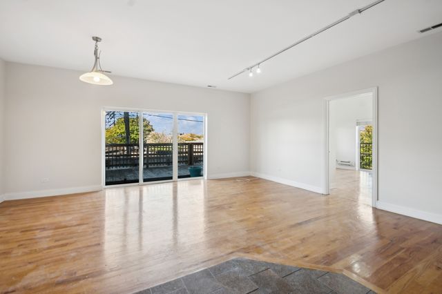 5758 N California Avenue 2A, Chicago, IL 60659