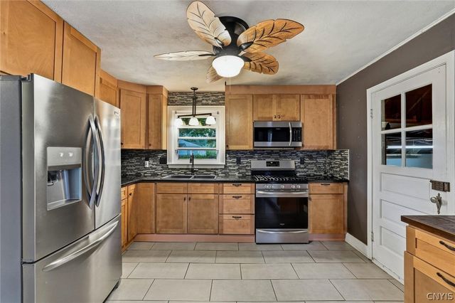 115 Wilshirl Drive, Clay, NY 13212